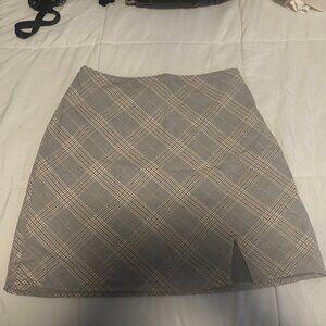 Abercrombie & Fitch plaid mini skirt in a grey and beige colorway.